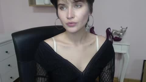 Sarah online show from June 11, 4:37 pm
