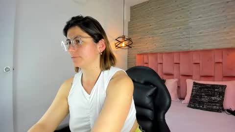 Sarah Deyvis online show from September 12, 6:37 pm