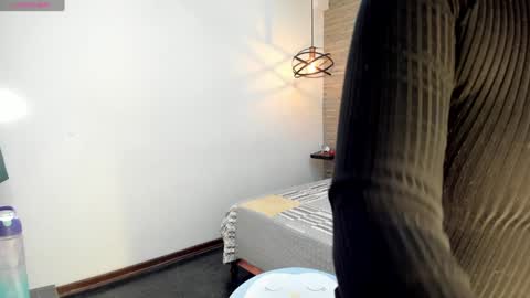 Sarah Deyvis online show from January 28, 2:42 pm