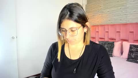 Sarah Deyvis online show from September 18, 6:17 pm