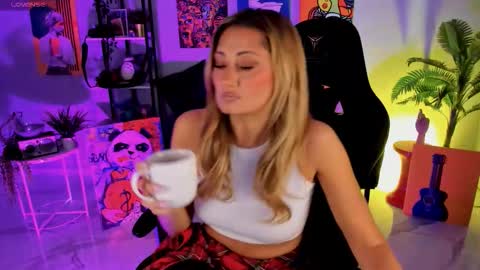 Divine Sarah NONUDE model online show from November 15, 11:33 am