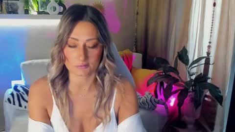 Divine Sarah NONUDE model online show from June 4, 7:57 am
