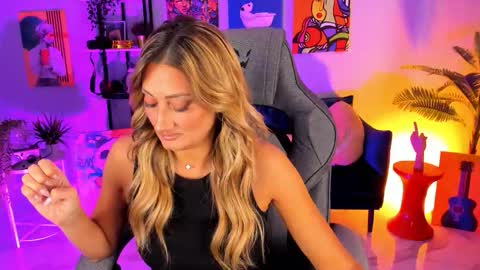 Divine Sarah NONUDE model online show from September 20, 12:47 pm