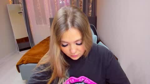 Sarah online show from November 26, 5:14 pm