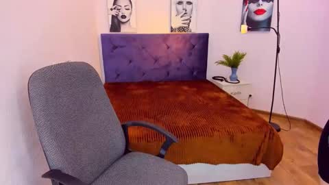 Snapshot of sarahmils chatting on January 6, 12:35 pm Sarah online show from January 6, 12:35 pm