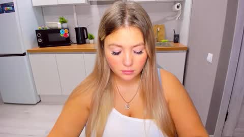 Snapshot of sarahmils chatting on October 19, 3:14 pm Sarah online show from October 19, 3:14 pm