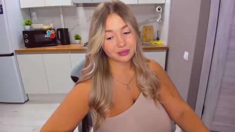 Snapshot of sarahmils chatting on September 15, 7:10 pm Sarah online show from September 15, 7:10 pm
