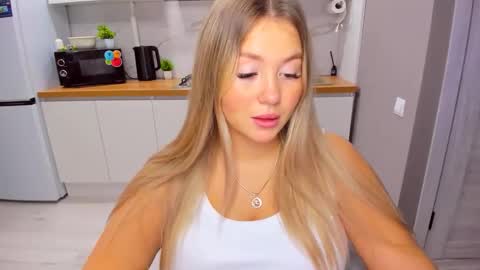 Snapshot of sarahmils chatting on October 18, 2:31 pm Sarah online show from October 18, 2:31 pm