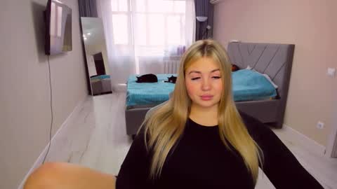 Sarah online show from March 24, 1:16 pm