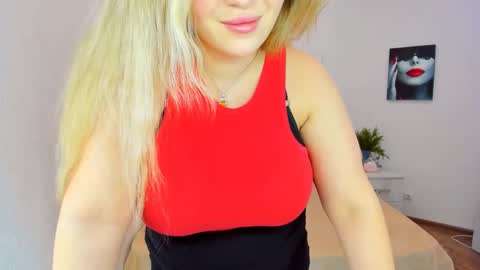 Snapshot of sarahmils chatting on January 25, 3:03 pm Sarah online show from January 25, 3:03 pm