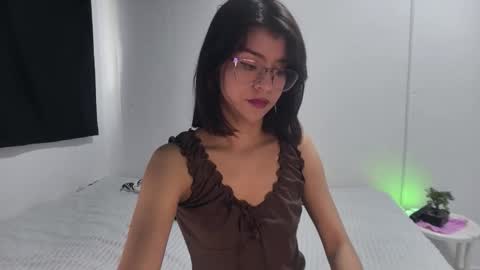 Snapshot of sarahsmitt chatting on October 19, 3:36 pm Sarah online show from October 19, 3:36 pm