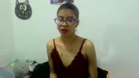 Snapshot of sarahsmitt chatting on February 9, 7:52 pm Sarah online show from February 9, 7:52 pm
