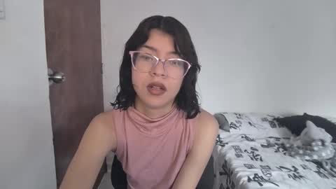 Snapshot of sarahsmitt chatting on September 17, 12:58 pm Sarah online show from September 17, 12:58 pm