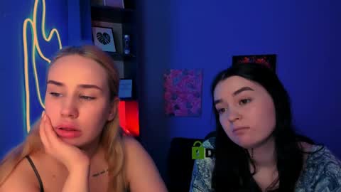 sarahwelddy online show from April 26, 8:39 pm