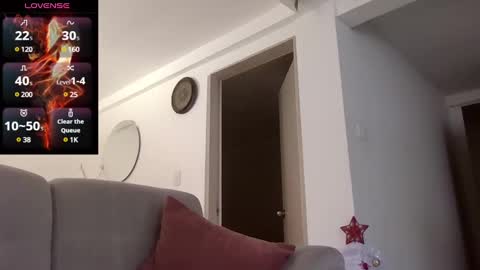 Snapshot of saramartinez100 chatting on December 18, 4:39 pm sara martinez online show from December 18, 4:39 pm