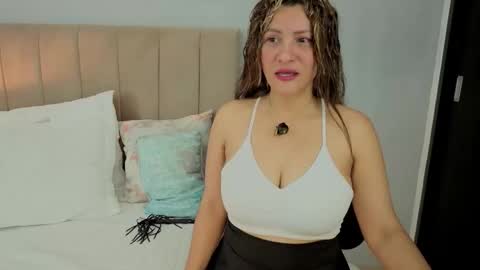 sararamirez43 online show from March 14, 12:11 am