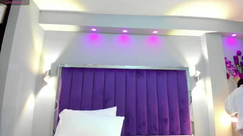 Snapshot of sarariley_ chatting on September 8, 10:42 pm Sara online show from September 8, 10:42 pm