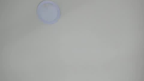 Snapshot of sarasaenz__ chatting on February 27, 10:59 am online show from February 27, 10:59 am
