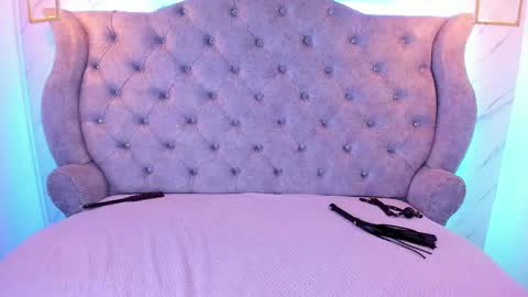 Snapshot of sarasaenz__ chatting on December 28, 10:02 pm online show from December 28, 10:02 pm