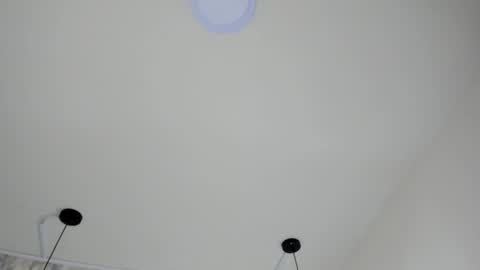 Snapshot of sarasaenz__ chatting on February 25, 11:54 am online show from February 25, 11:54 am