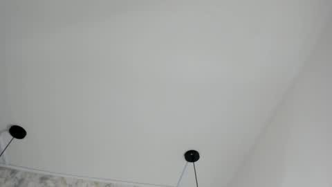 Snapshot of sarasaenz__ chatting on March 4, 11:40 am online show from March 4, 11:40 am