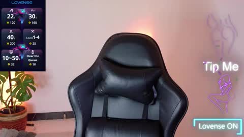 Sara online show from February 4, 8:01 pm