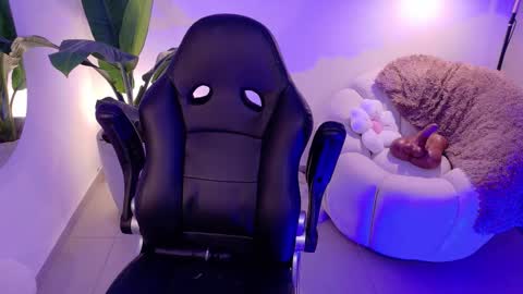 Sara Winstone online show from January 9, 2:38 am