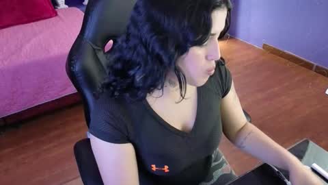 Sari  online show from December 3, 9:39 pm