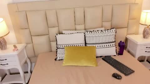 sarit_ online show from June 23, 7:56 pm