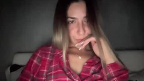 Sarrah online show from October 7, 8:46 pm