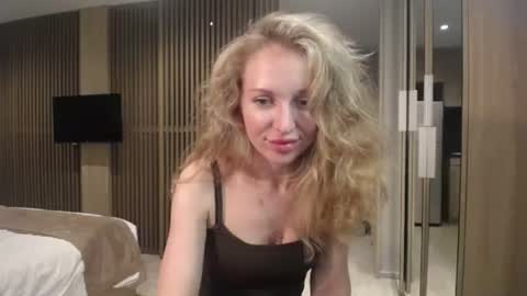 Snapshot of sashasweetsasha chatting on October 3, 3:28 pm Sasha online show from October 3, 3:28 pm