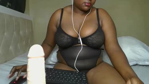 sassie_bee online show from January 16, 1:58 am