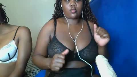 sassie_bee online show from October 5, 7:08 pm