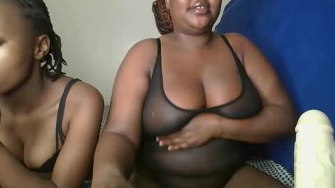 sassie_bee online show from October 4, 7:07 pm