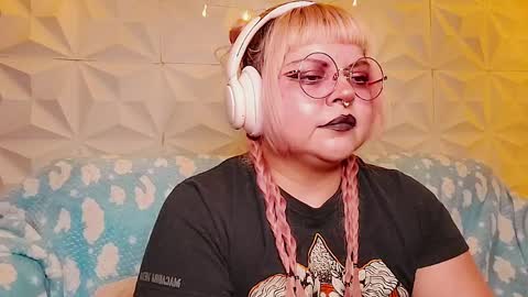 Gina George online show from May 15, 11:40 pm