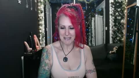 Snapshot of saucysky chatting on February 26, 10:22 pm SaucySky online show from February 26, 10:22 pm