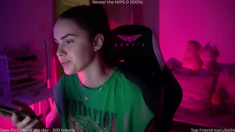 Naomi online show from December 18, 7:40 pm