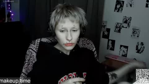 pronoun she. name Mary. age 21. online show from May 8, 6:43 pm