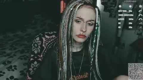 pronoun she. name Mary. age 21. online show from June 8, 1:23 pm