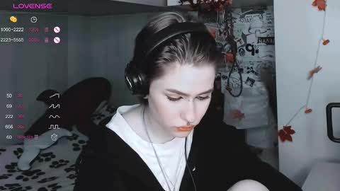 pronoun she. name Mary. age 21. online show from March 7, 4:22 pm