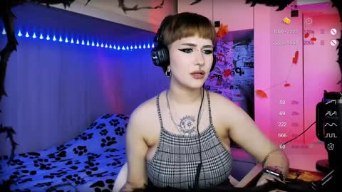 pronoun she. name Mary. age 21. online show from December 11, 4:31 pm