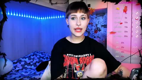 pronoun she. name Mary. age 21. online show from December 2, 5:02 pm