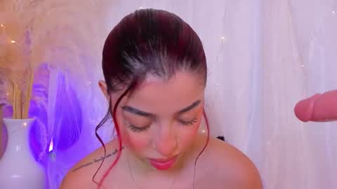 Snapshot of scarleett_jones chatting on October 18, 10:55 pm scarleett jones online show from October 18, 10:55 pm