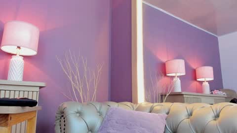 Scarlet Edwars online show from January 17, 7:05 pm