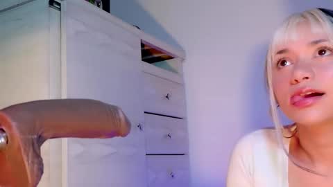 scarlet_gold online show from February 27, 2:44 am