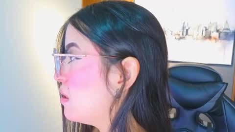 Scarleth online show from April 1, 1:01 pm