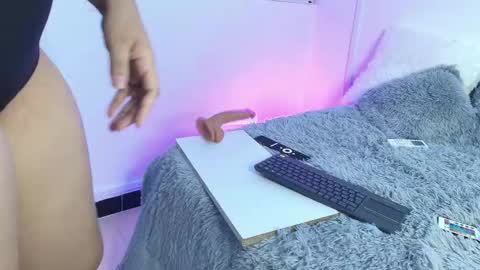 scarlethstorm online show from December 3, 1:35 pm