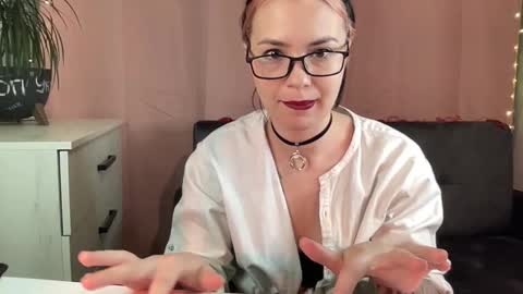 scarletpetal online show from January 9, 2:43 pm