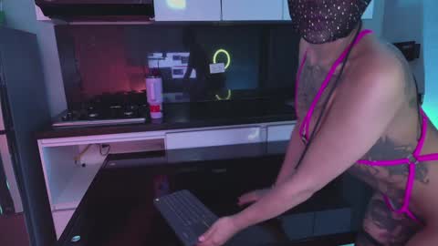 Snapshot of scarlett_collins01 chatting on December 22, 1:44 am Scarlett Collins online show from December 22, 1:44 am