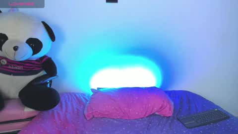 Snapshot of scarlett_lewis2 chatting on January 17, 2:39 am SweetScarlett online show from January 17, 2:39 am